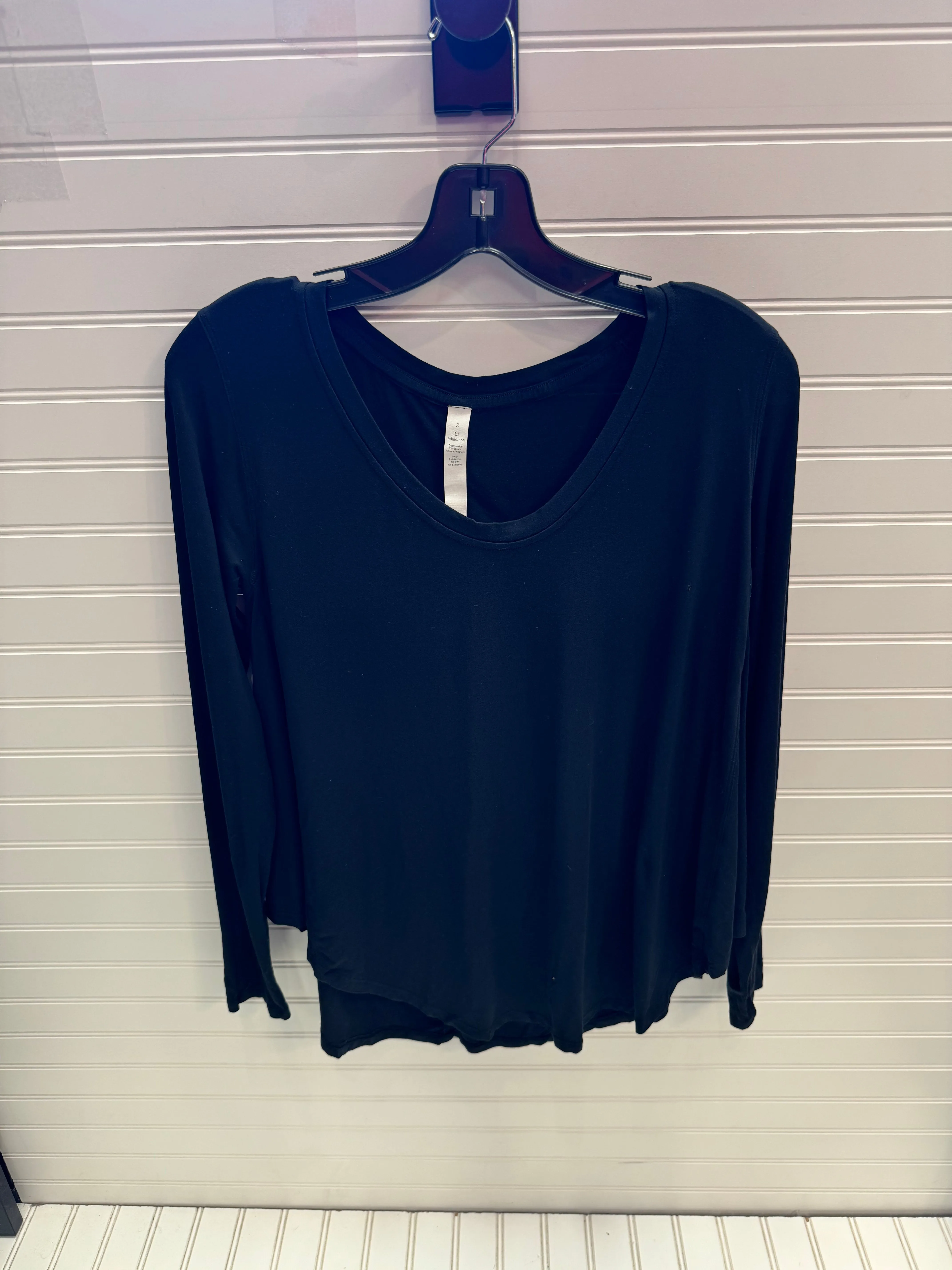 Athletic Top Long Sleeve Crewneck By Lululemon In Black, Size: 2